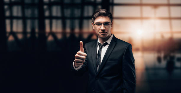 Empresario satisfecho con nuestros servicios